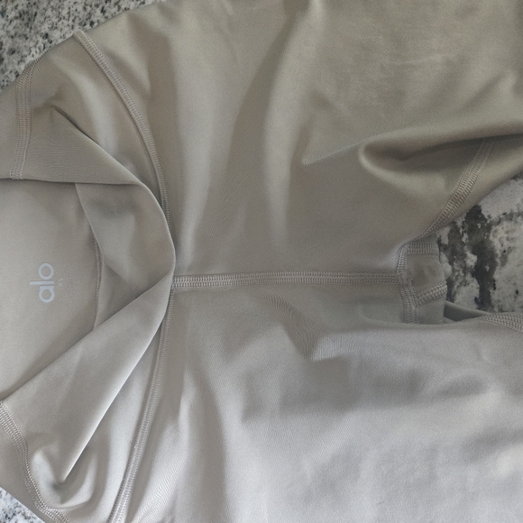 ALO Yoga Beige Leggings - Picture 4 of 9